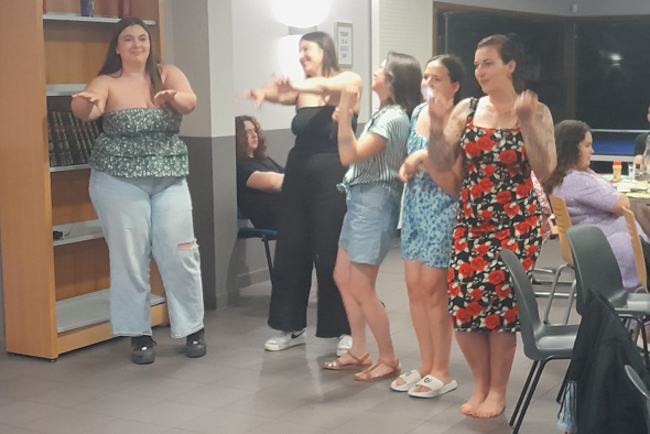 On chante et on danse
