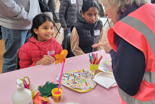 Au sol, activité créative