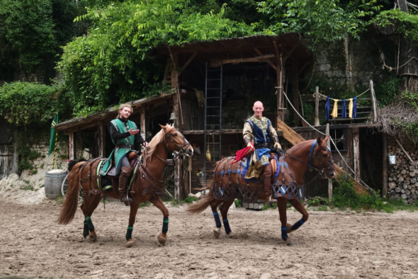 Les orphelins d'Orphéopolis au spectacle 