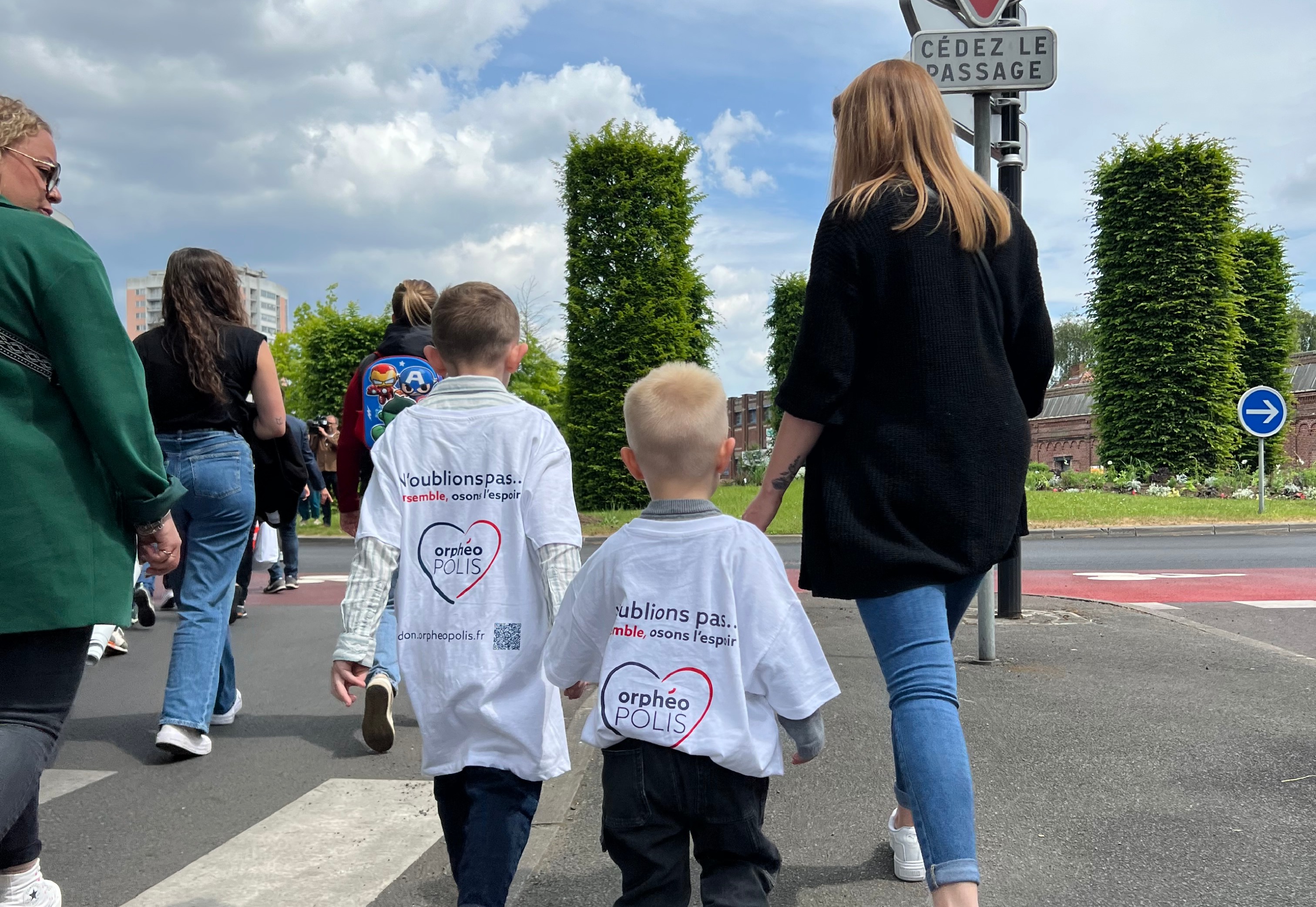 Marche blanche à Roubaix en l'honneur de Manon, Paul et Steven