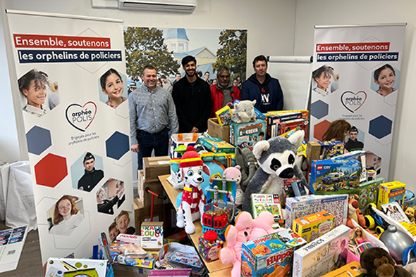 Arrivée des jouets au siège d'Orphéopolis