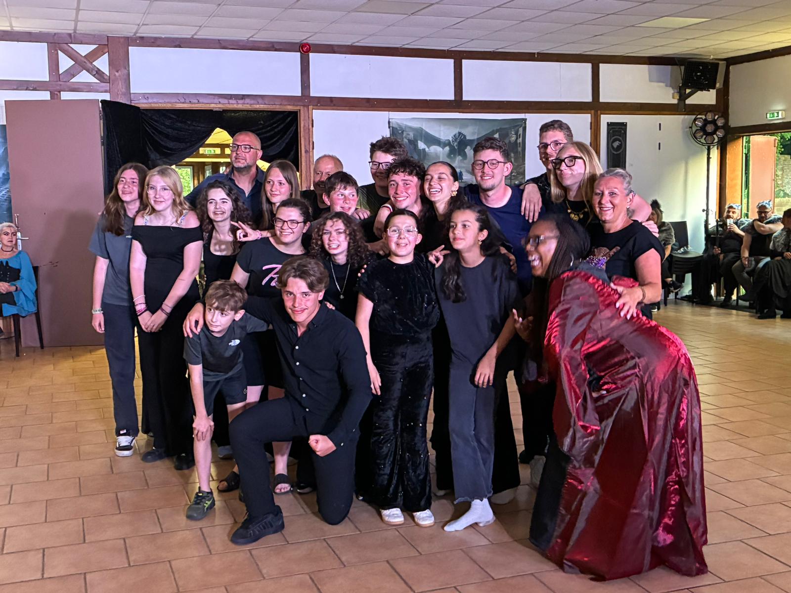 Photo de groupe avec nos jeunes lors du cours de danse