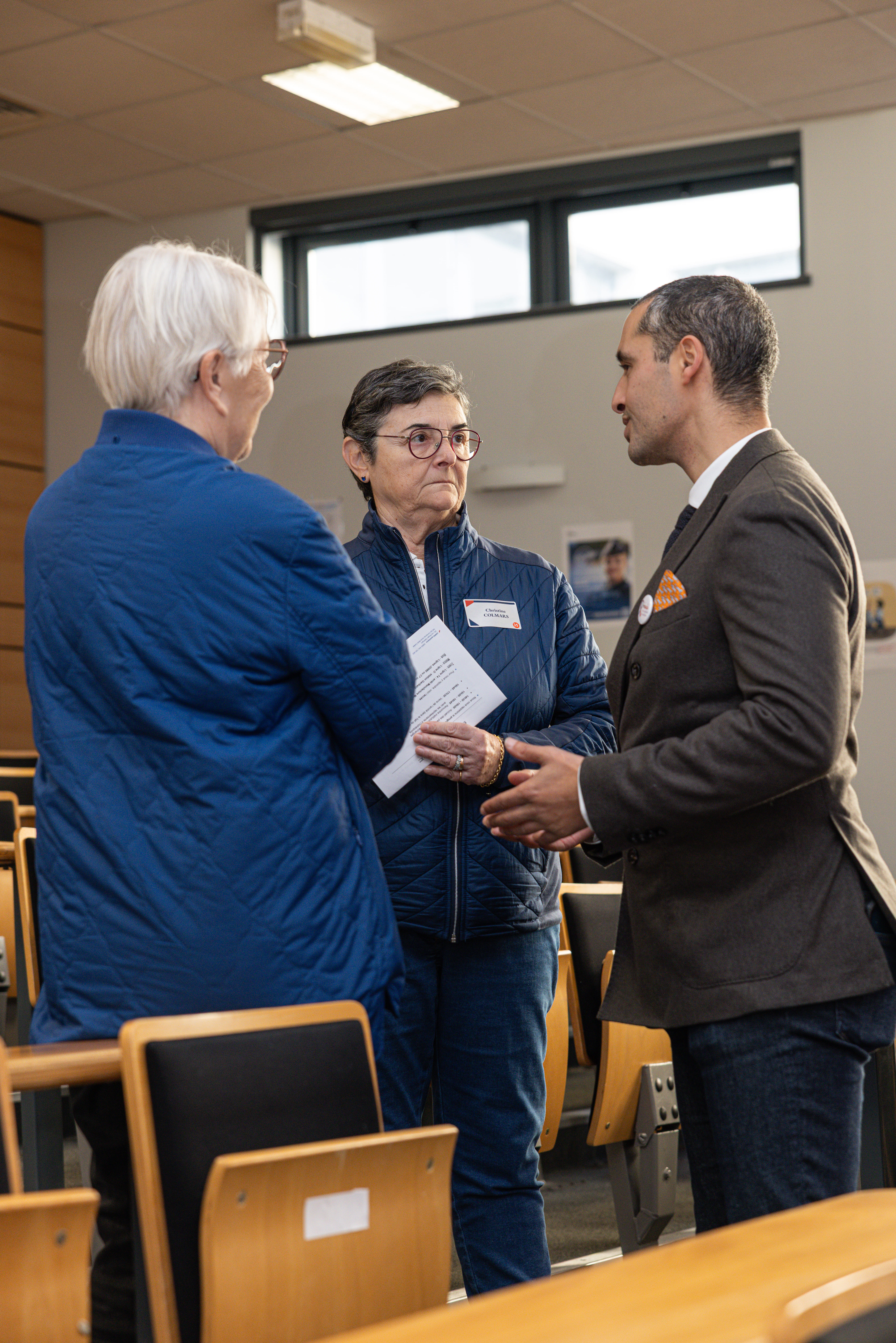 Discussion avec deux bienfaitrices
