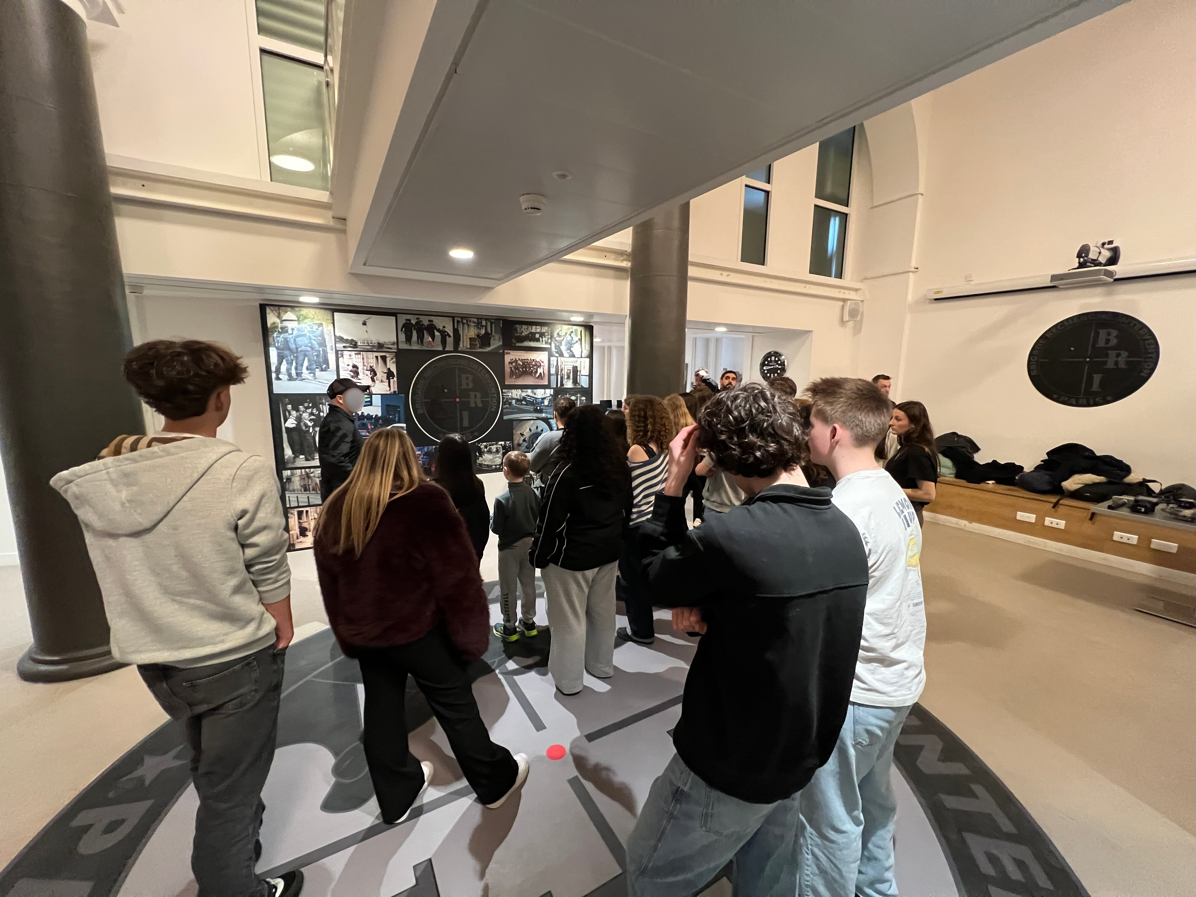 Nos enfants dans les locaux de la BRI