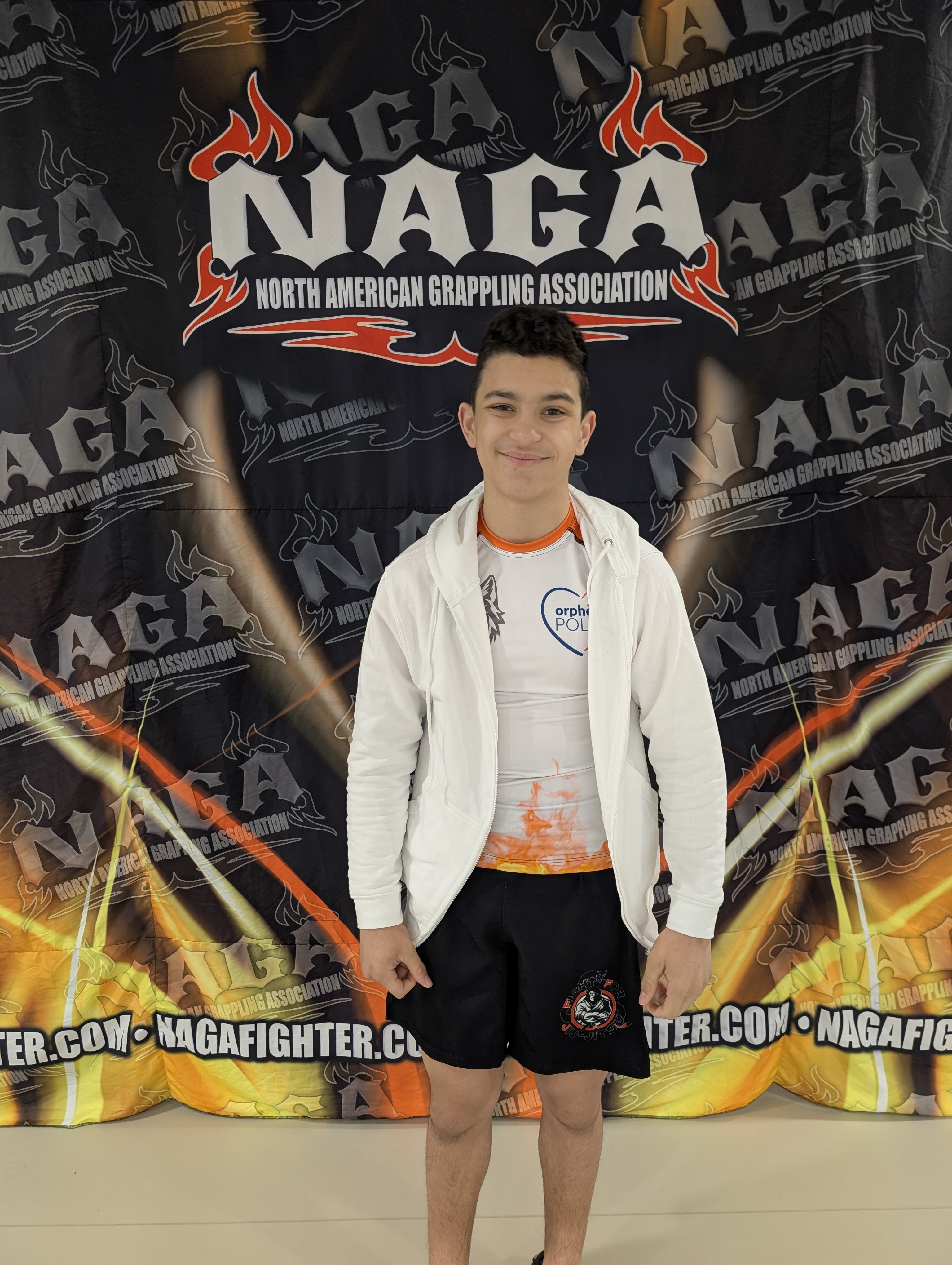 Mathis posant pour une photo