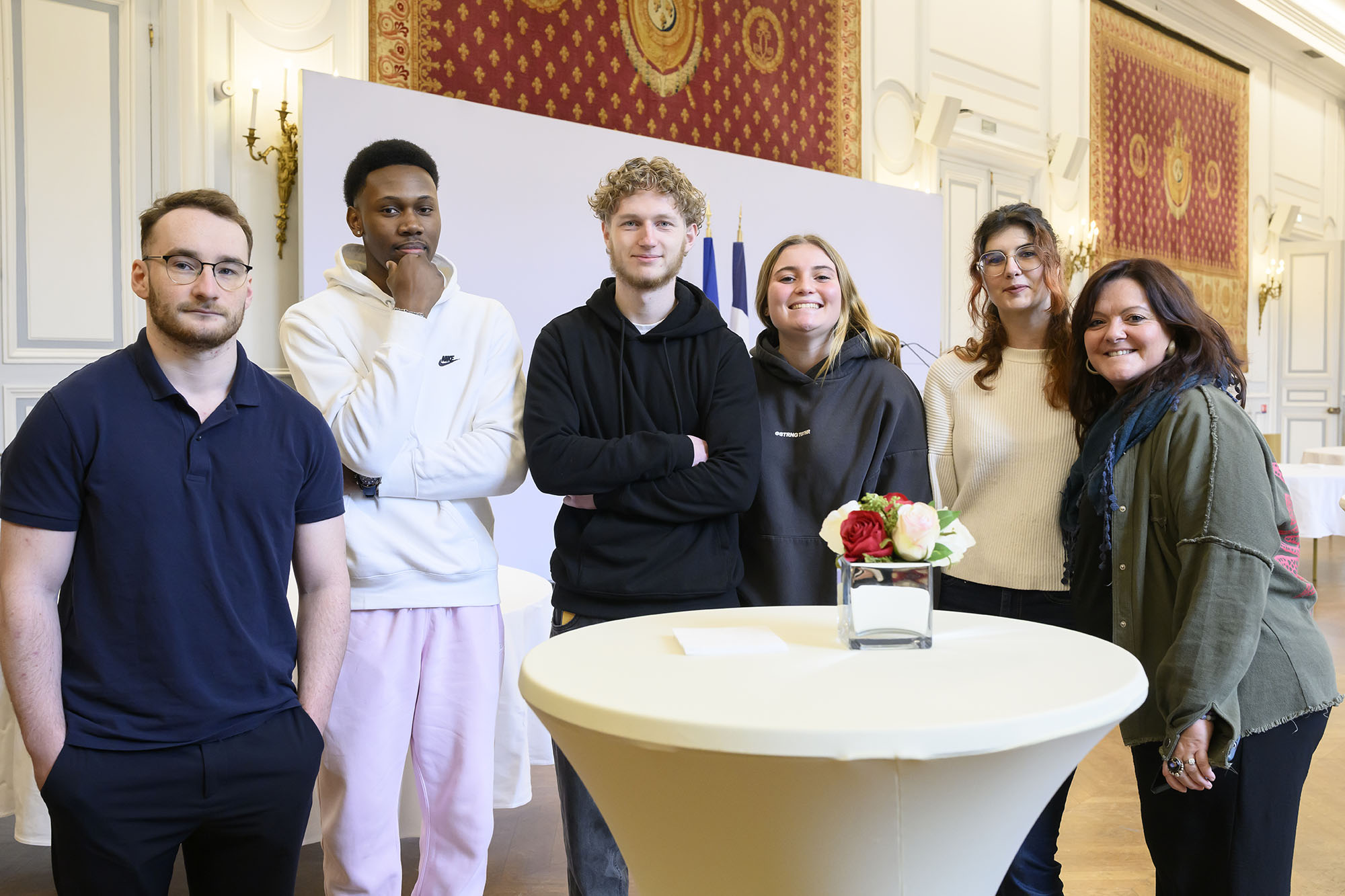 Nos jeunes posant devant la caméra