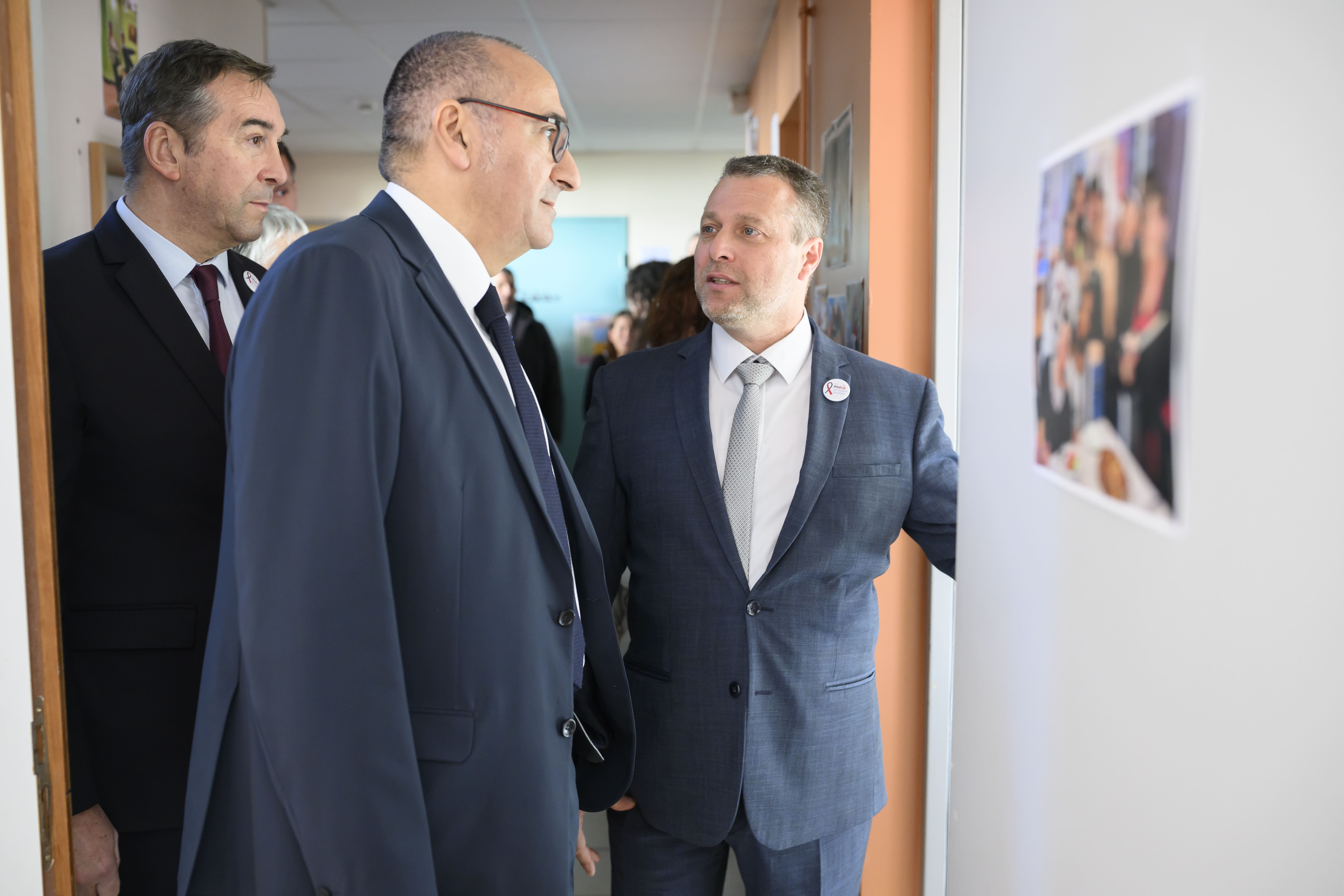 Ministre de l'intérieur visite le village de bourges avec notre président