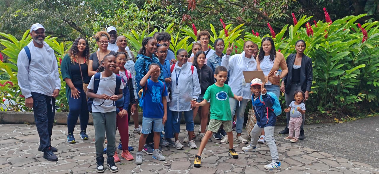 Photo de groupe avec nos protégés et les accompagnents