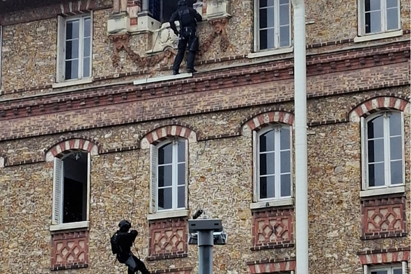 Intervention du RAID Image